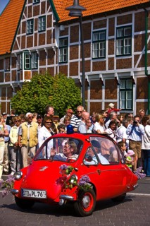 Heinkel cabin, vintage car, town hall, half-timbered house, architecture, parade, blossom festival,