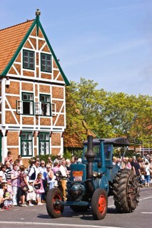 Lanz Bulldog, tractor, parade, typical half-timbered house, town hall, architecture, blossom