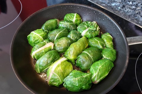 Swabian cuisine, roast tree frogs, stuffed Swiss chard in pan, preparation, stove, ceramic hob,