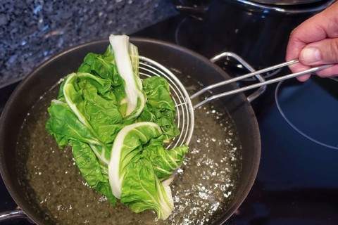 Swabian cuisine, preparation of crab frogs, blanching chard, boiling water, cooking pot, stove,