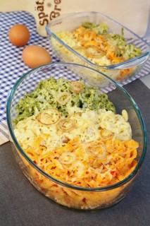 Swabian cuisine, spaetzle casserole, three types of spaetzle baked with cheese, classic spaetzle,
