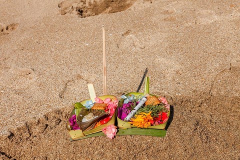 Canang Sari is a Balinese offering that expresses Wasa (God) or the creators of life to Sang Hyang