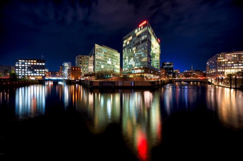 Night view, publishing house Der Spiegel, lettering, mirror building, Ericus-Kontor, Ericusspitze,