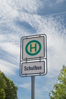 Sign Haltestelle Schulbus, Bushaltestelle, Lenggries, Tölzer Land, Upper Bavaria, Bavaria, Germany