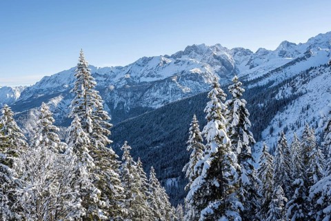 Snowy mountain landscape, ascent to Längenfelderkopf, view of Dreitorspitze, Wetterstein Mountains,