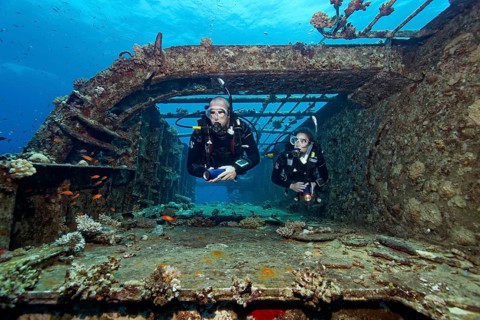 Diver and diver explore wreck, shipwreck, Salem Express, Port Safaga, ferry, Red Sea, Egypt