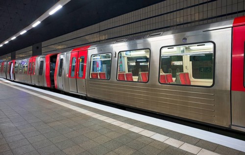 Steinstraße underground station, underground train, empty platform, stop, train station, subway,