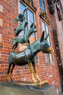 Town Musicians of Bremen, bronze sculpture, artist Gerhard Marcks, Bremen, Germany