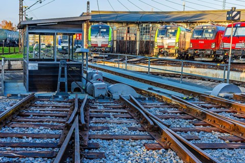 Hub, behind it modern locomotives of the Austrian Federal Railways, ÖBB, and Deutsche Bahn, DB,
