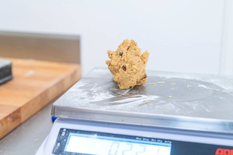 A lump of dough is lying on a kitchen scale in a bright kitchen, Christmas baking, Haselstaller