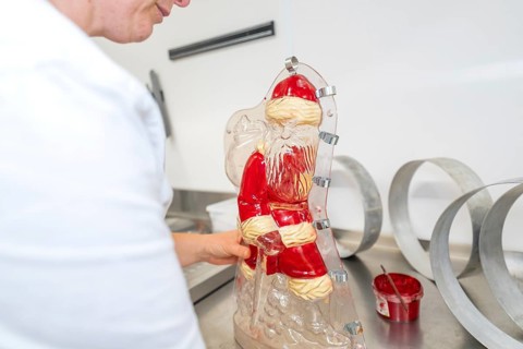 Chocolate Santa Claus mold is worked on a table, Christmas baking, Haselstaller Hof, Wildberg,