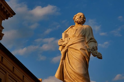 Syracuse, cathedral, imposing ancient statue against a blue, cloudy sky, Baroque towns of Sicily,