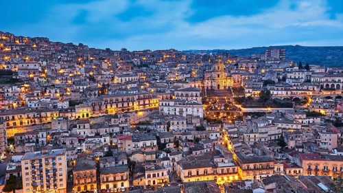 Modica, Duomo di San Giorgio, St. George Cathedral, extensive overview of an illuminated historic