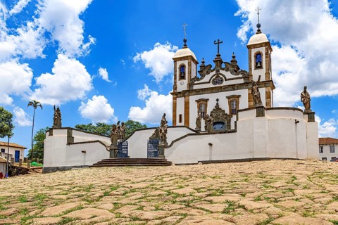 Bom Jesus de Matosinhos sanctuary and sculptures of the twelve prophets by Aleijadinho in the city