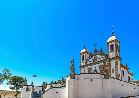 Sanctuary of Bom Jesus de Matosinhos and sculptures of the twelve prophets by Aleijadinho in the