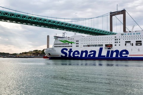 Stena Line MS Stena Scandinavica passenger ferry, Göta älv river, Älvsborgsbron suspension bridge,