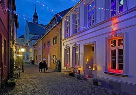 Tastefully decorated Tiefstraße in the evening with St. Peter's Church, Kempen, Lower Rhine, North