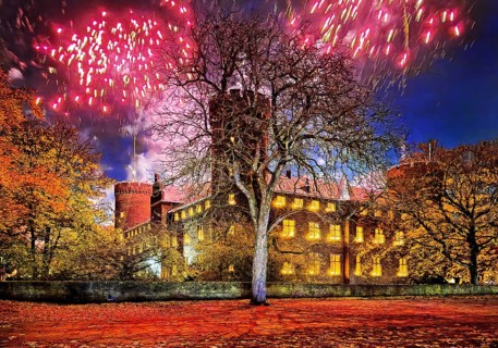 Big fireworks from the towers of Kurcölnischer Castle to Martin's procession in the evening, Old