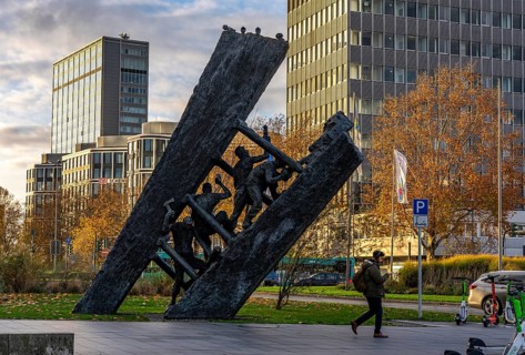 Downtown Essen, Miners' Monument Steile Lagerung, am Europaplatz, high-rise office buildings, at