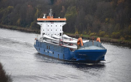 Cargo ship ROTRA VENTE sails with rotor blades for wind turbines in the Kiel Canal, NOK, Kiel
