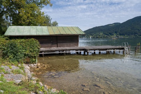 Hut and jetty on the banks of Tegernsee, Bad Wiessee, Upper Bavaria, Bavaria, Germany