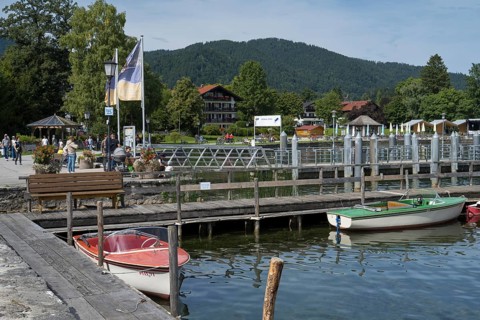 Bootsverleih an der Seepromenade, Bootsanlegesteg, Bad Wiessee, Tegernsee, Upper Bavaria, Bavaria,