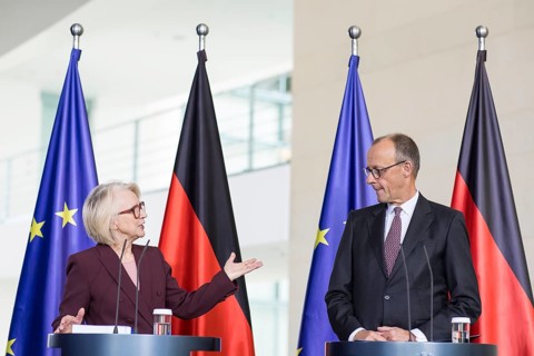 Prof. Dr. Monika Schnitzer (Chair of the Council of Experts) and Friedrich Merz (Federal Chancellor