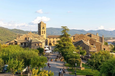 Historic buildings medieval village of Ainsa, Aínsa-Sobrarbe, Huesca province, Aragon, Spain