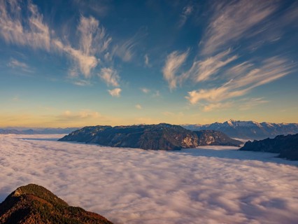 Feather clouds over the Berchtesgaden Alps, fog in the valley, Hochstaufen, Chiemgau Alps, Upper