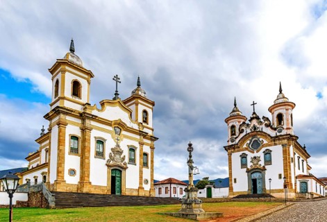 The central square of the city of Mariana in Minas Gerais, surrounded by historic Baroque churches,