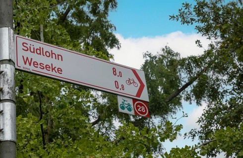 Bicycle hub, bicycle path sign, Münsterland, North Rhine-Westphalia, Germany