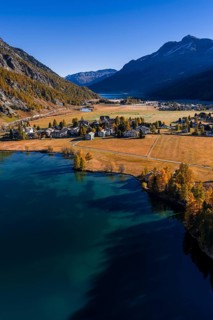 Mountain landscape, mountain lake, larch forest, autumn, autumn discoloration, morning light,