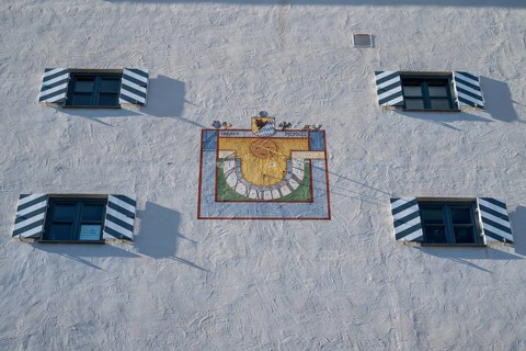 Franzmühle, Fassade mit Sonnenuhr, Bad Tölz, Upper Bavaria, Bavaria, Germany