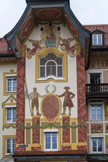 Façade with Lüftlmalerei, In memory of Hans Jäger Höckenlohn, Kapellengasteig, Bad Tölz, Upper