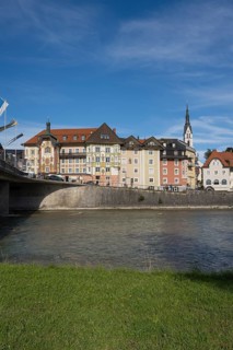 River Isar, Old Town with Church of St. Mariä Himmelfahrt, Bad Tölz, Upper Bavaria, Bavaria,