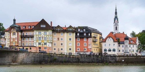 Building on the banks of the Isar, Church of St. Mariä Himmelfahrt, Altstadt, Bad Tölz, Upper