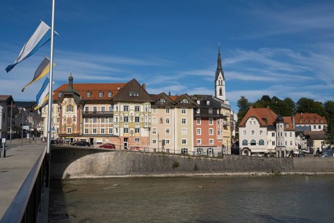 River Isar, Old Town with Church of St. Mariä Himmelfahrt, Bad Tölz, Upper Bavaria, Bavaria,