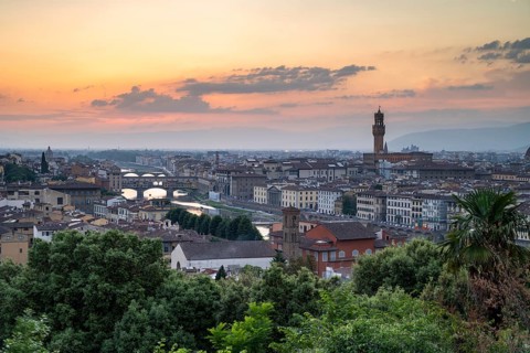 View from Piazzale Michelangelo, city view at dusk, Ponte Vecchio, Palazzo Vecchio and River Arno,