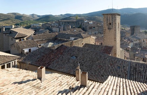 View over rooftops medieval village of Sos del Rey Católico, Cinco Villas district, Zaragoza
