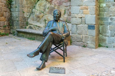 Bronze sculpture Luis Garcia Berlanga (1921-2010) film director, Sos del Rey Catolico, Aragon,