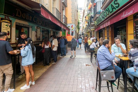 People outside tapas bars in El Tubo area of the Old Town, Zaragoza, Aragon, Spain
