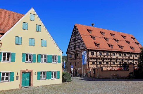 Houses in the old town, Kornhaus Museum, Hopfen Bier Gut (right), city of Spalt, Roth district,
