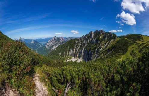 Hiking trail to Braunedlkogel with views to Scharfen and Rinnkogel, Postalm, Osterhorn Group,