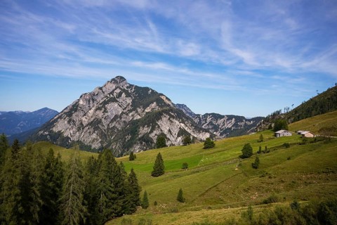 Alpine meadow with Rettenegghütte and Rinnkogel, Postalm, Osterhorn Group, Salzkammergut, Province
