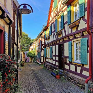 Enge gasse with half-timbered houses in the old town of Unkel, Rotweinstadt, Neuwied district,