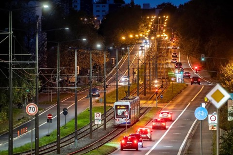 Bogestra tram, line 305, on the Wattenscheider Hellweg, tram line in the middle of the street,