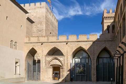 Courtyard of historic castle, Aljafería Palace, Zaragoza, Aragon, Spain