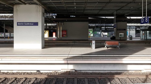 Empty platform at Berlin Südkreuz station, 31.10.2025. There are no ICE trains stopping at Südkreuz