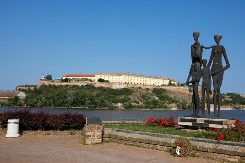 Memorial to the victims of the Novi Sad massacre, in the back the Petrovaradin Fortress or