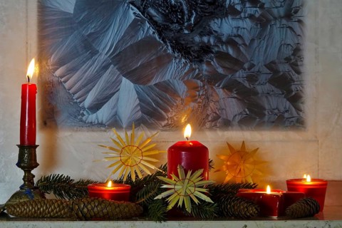 Christmassy decorated iced window, candle light, straw stars, Germany